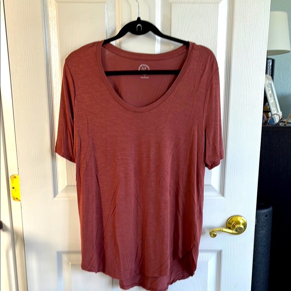 24:7 Maurices Women's Rust half length sleeve scoop neck top, L